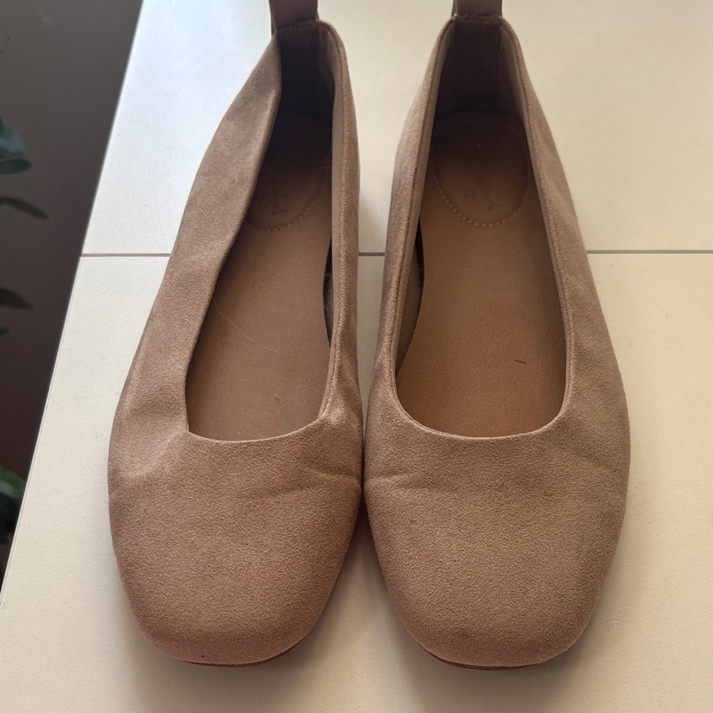 Universal Thread Tan Women's Flats - Picture 1 of 3
